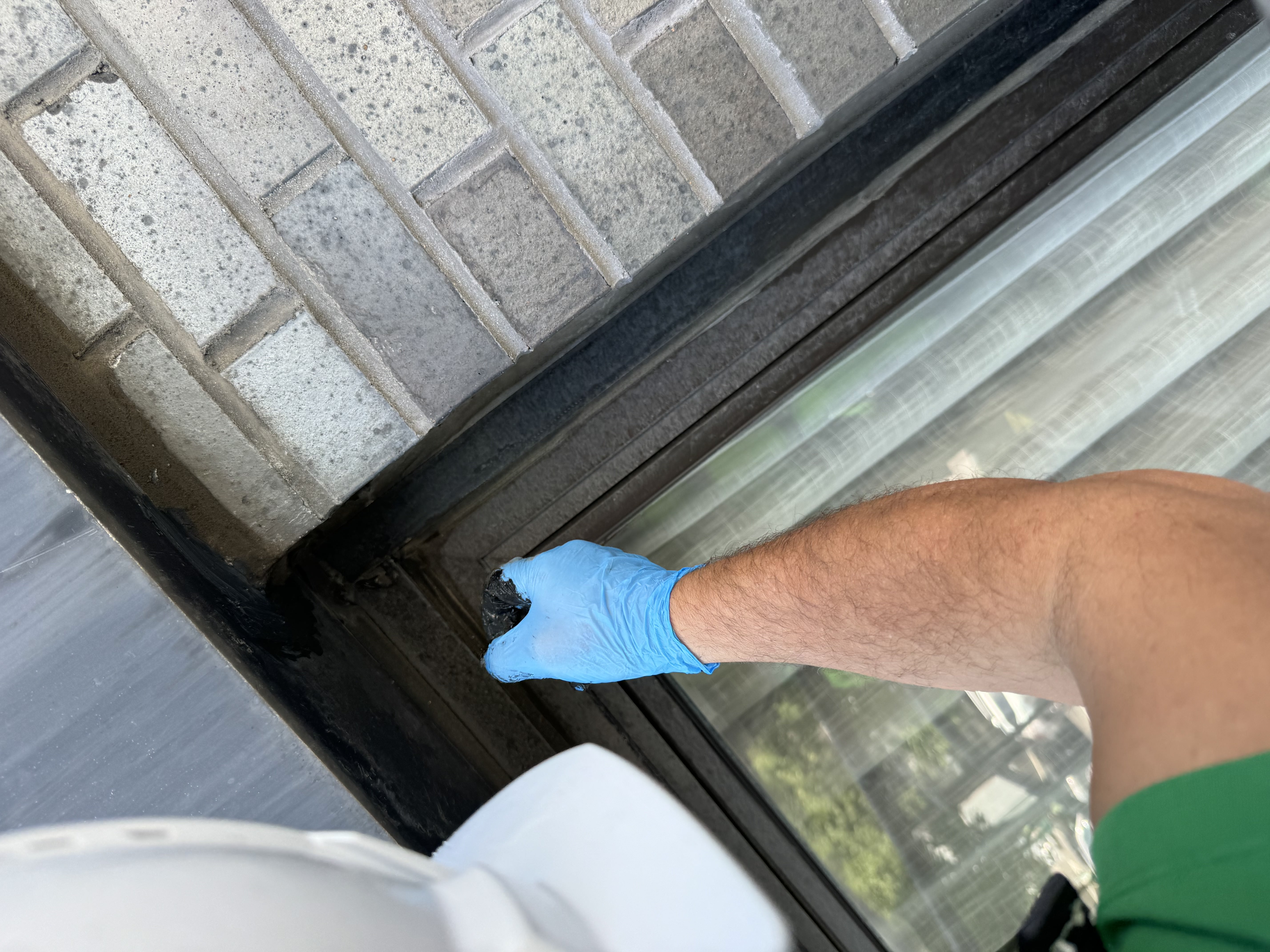 Window Facade Sealing Using Boom Lift – NYC